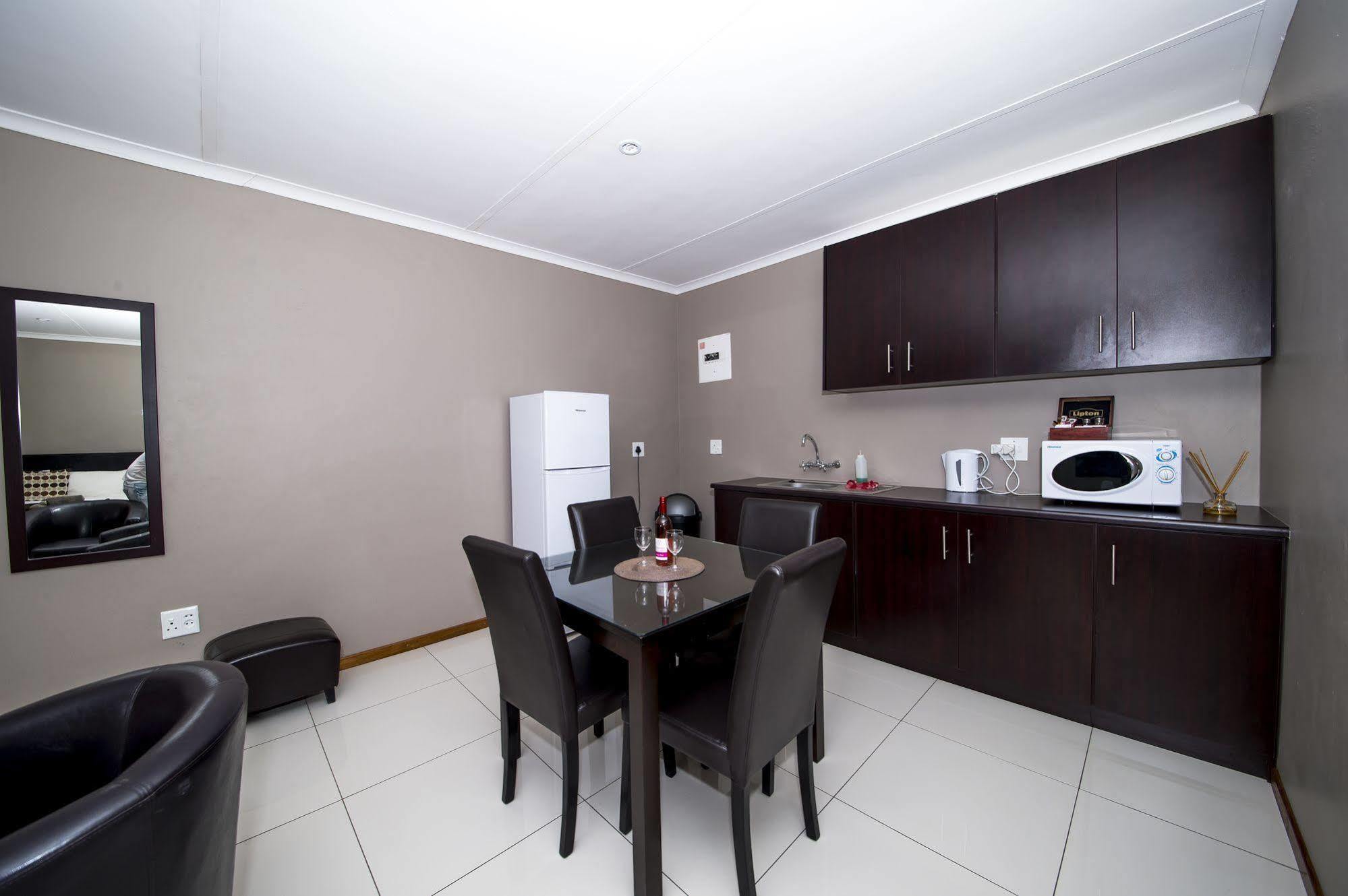 Kleinplasie Guesthouse สปริงบ็อค ภายนอก รูปภาพ